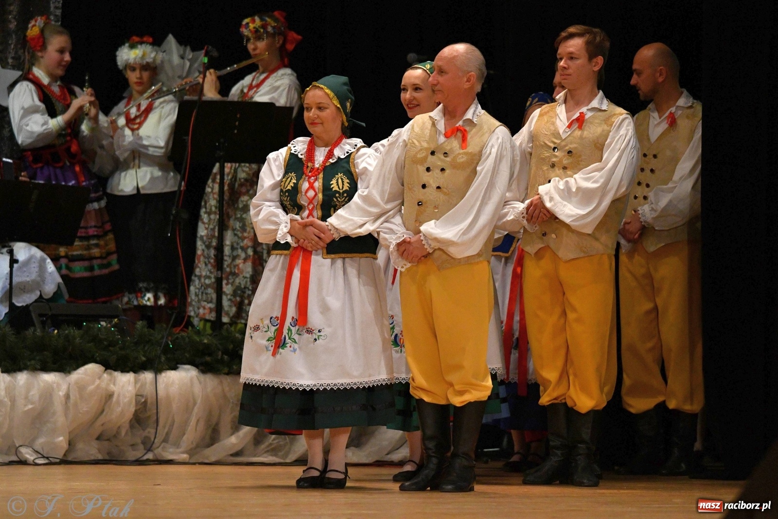 Zdjęcie w galerii na portalu naszraciborz.pl: Kolorowy koncert raciborskiego Źródła [FOTO] wiadomości z regionu