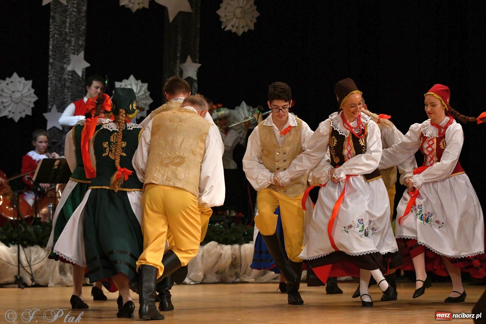 Zdjęcie w galerii na portalu naszraciborz.pl: Kolorowy koncert raciborskiego Źródła [FOTO] wiadomości z regionu