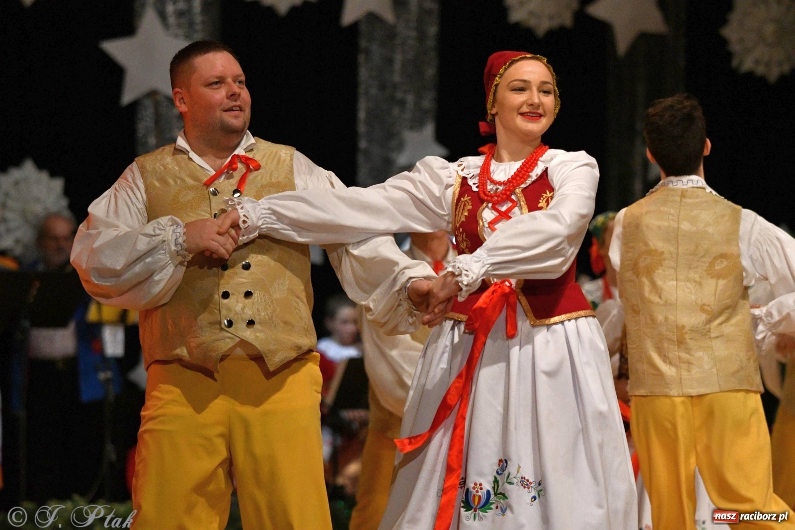 Zdjęcie w galerii na portalu naszraciborz.pl: Kolorowy koncert raciborskiego Źródła [FOTO] wiadomości z regionu