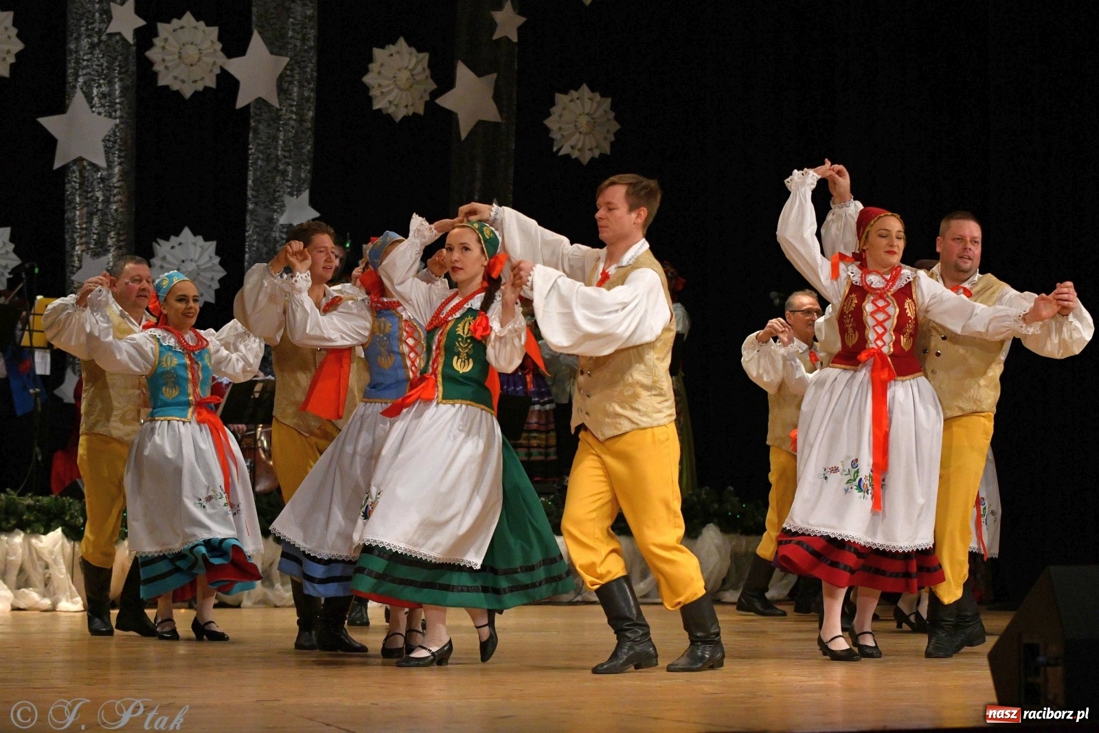 Zdjęcie w galerii na portalu naszraciborz.pl: Kolorowy koncert raciborskiego Źródła [FOTO] wiadomości z regionu