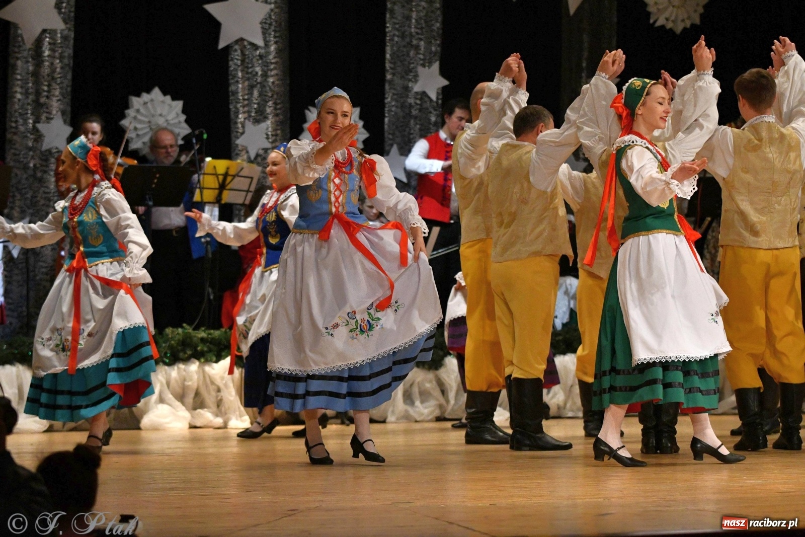 Zdjęcie w galerii na portalu naszraciborz.pl: Kolorowy koncert raciborskiego Źródła [FOTO] wiadomości z regionu