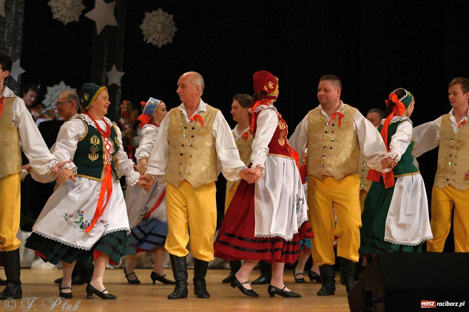 Zdjęcie w galerii na portalu naszraciborz.pl: Kolorowy koncert raciborskiego Źródła [FOTO] wiadomości z regionu