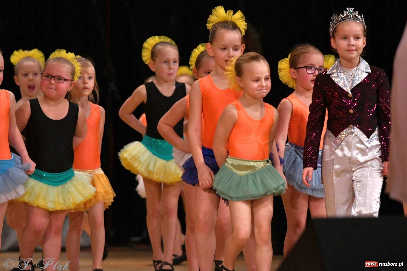 Zdjęcie w galerii na portalu naszraciborz.pl: Kolorowy koncert raciborskiego Źródła [FOTO] wiadomości z regionu