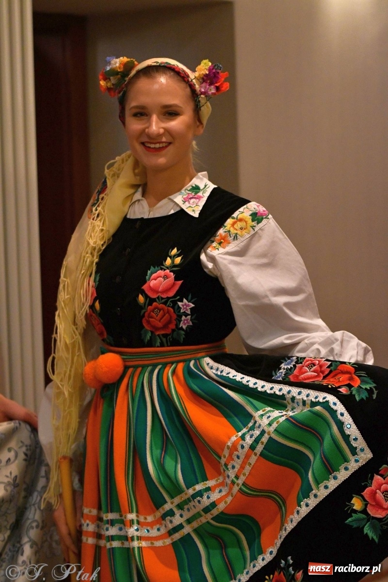 Zdjęcie w galerii na portalu naszraciborz.pl: Kolorowy koncert raciborskiego Źródła [FOTO] wiadomości z regionu