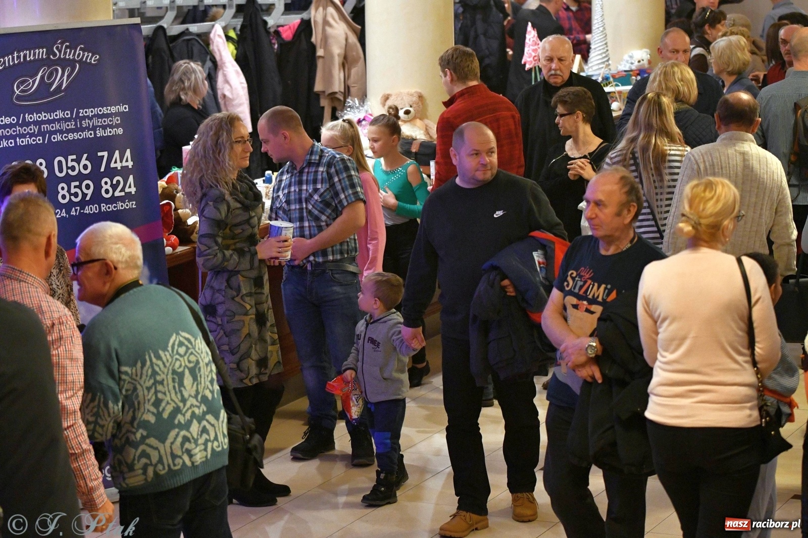 Zdjęcie w galerii na portalu naszraciborz.pl: Kolorowy koncert raciborskiego Źródła [FOTO] wiadomości z regionu