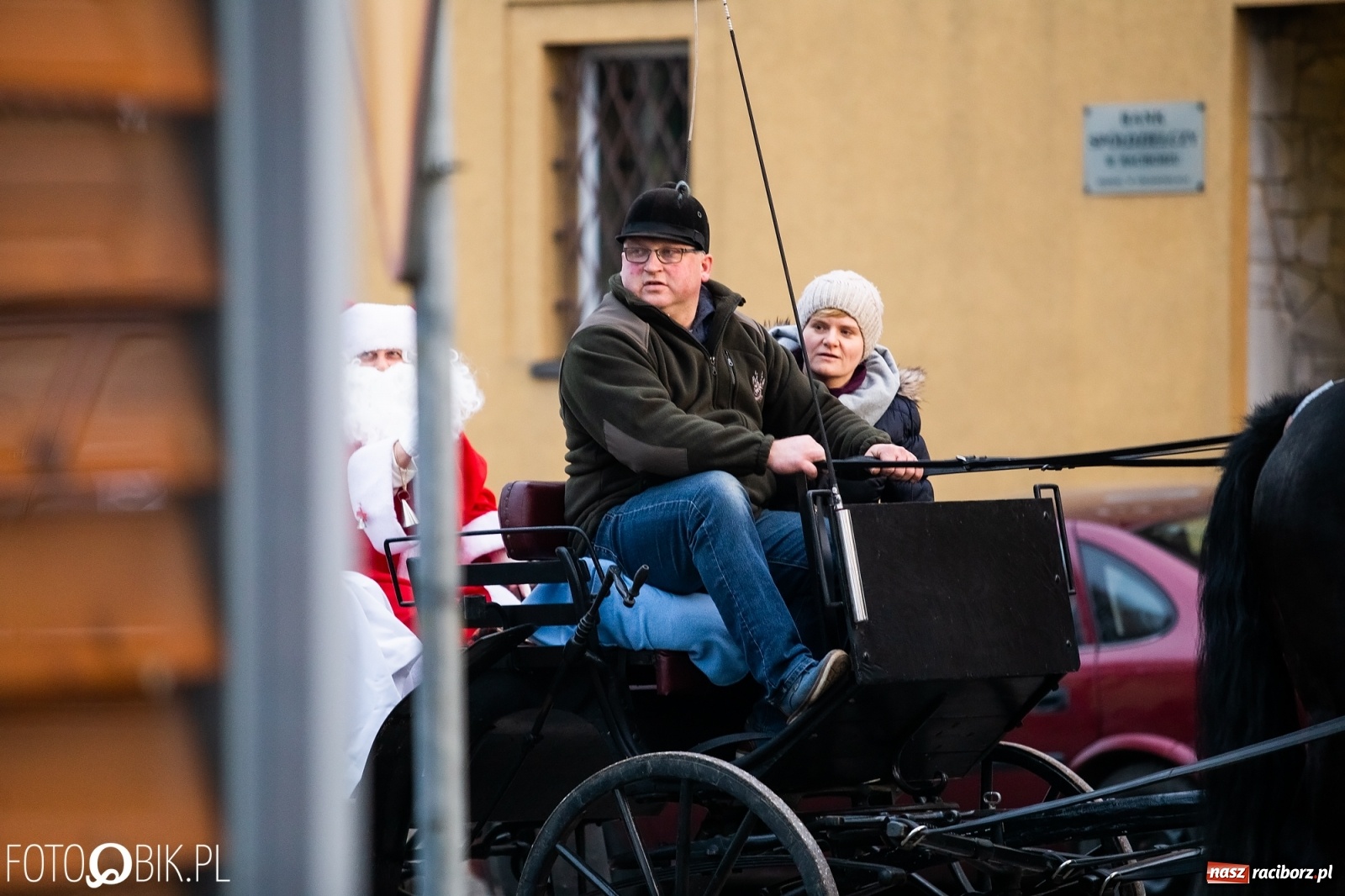 Zdjęcie w galerii na portalu naszraciborz.pl: Rozświetlenie choinki na rynku w Krzanowicach wiadomości z regionu
