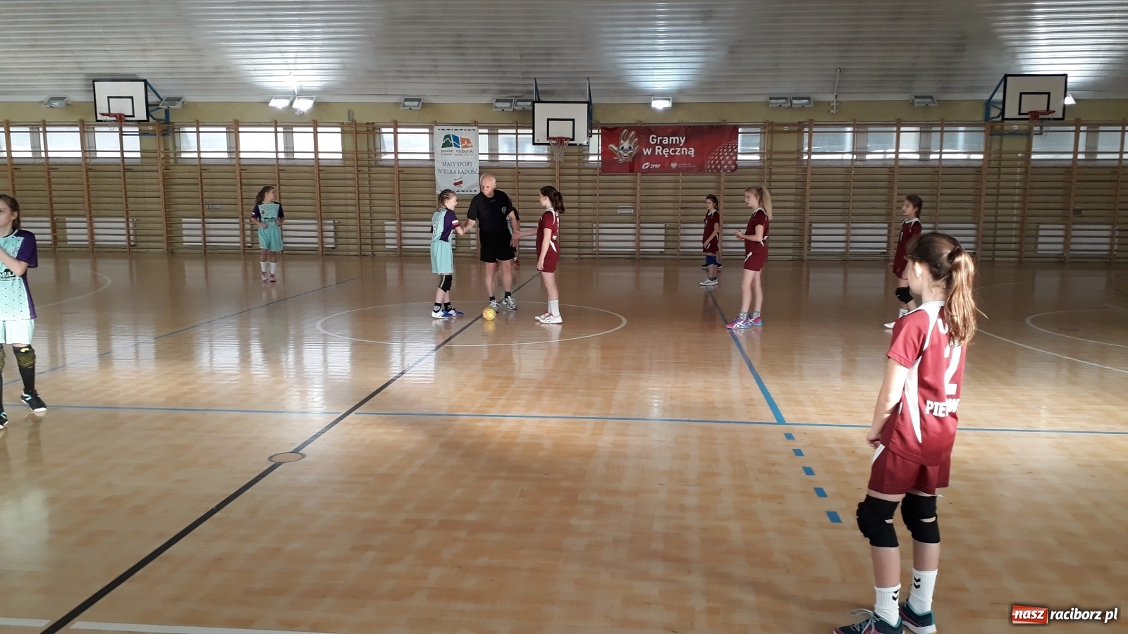 Zdjęcie w galerii na portalu naszraciborz.pl: Pietrowicki UKS z pucharem starosty  wiadomości z regionu