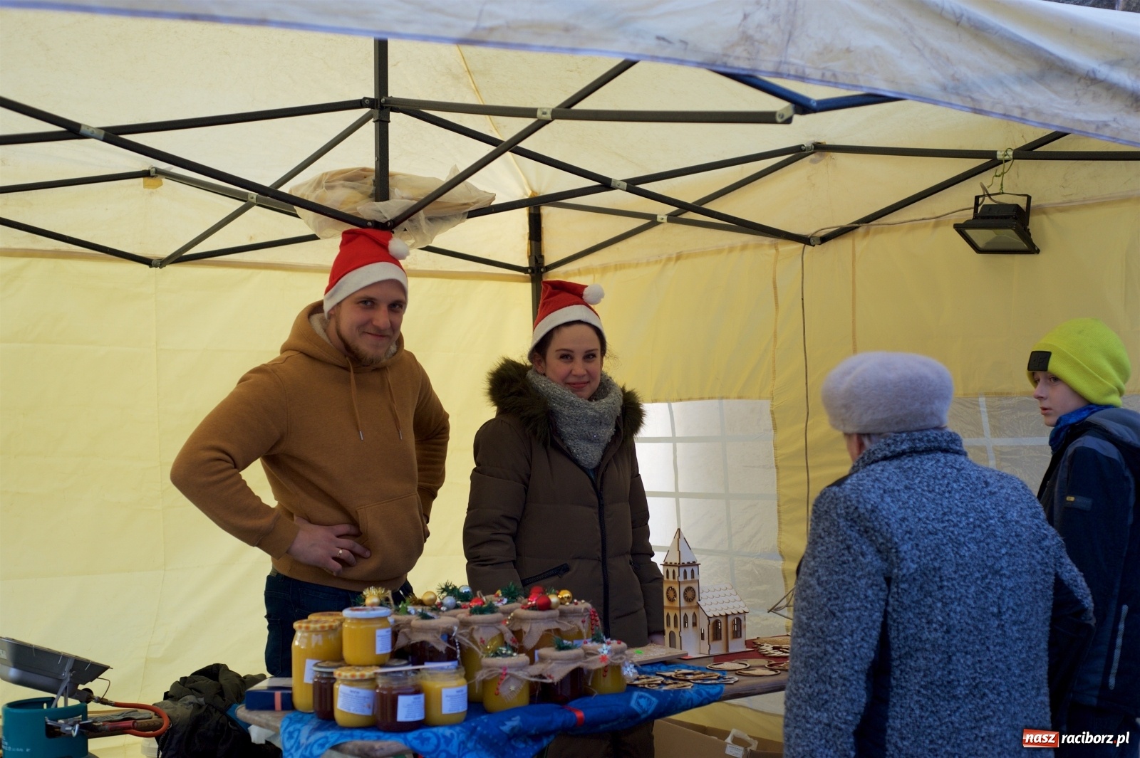 Zdjęcie w galerii na portalu naszraciborz.pl: Rodzinnie i świątecznie na kiermaszu w Tworkowie  wiadomości z regionu