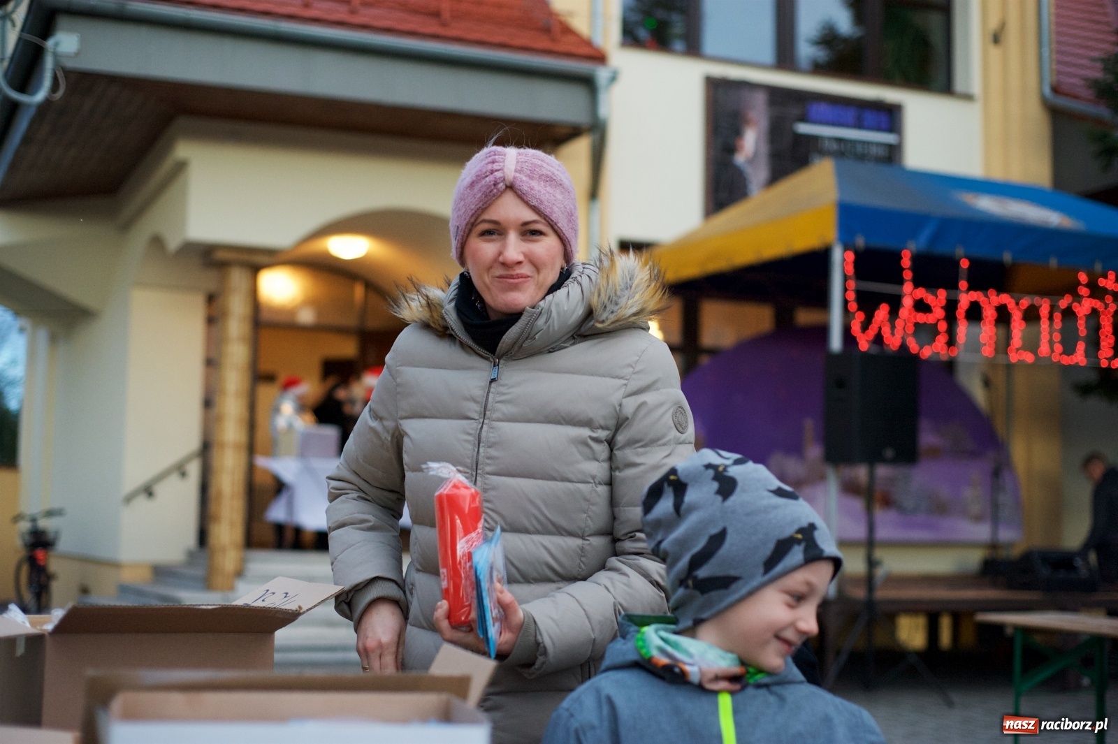 Zdjęcie w galerii na portalu naszraciborz.pl: Rodzinnie i świątecznie na kiermaszu w Tworkowie  wiadomości z regionu