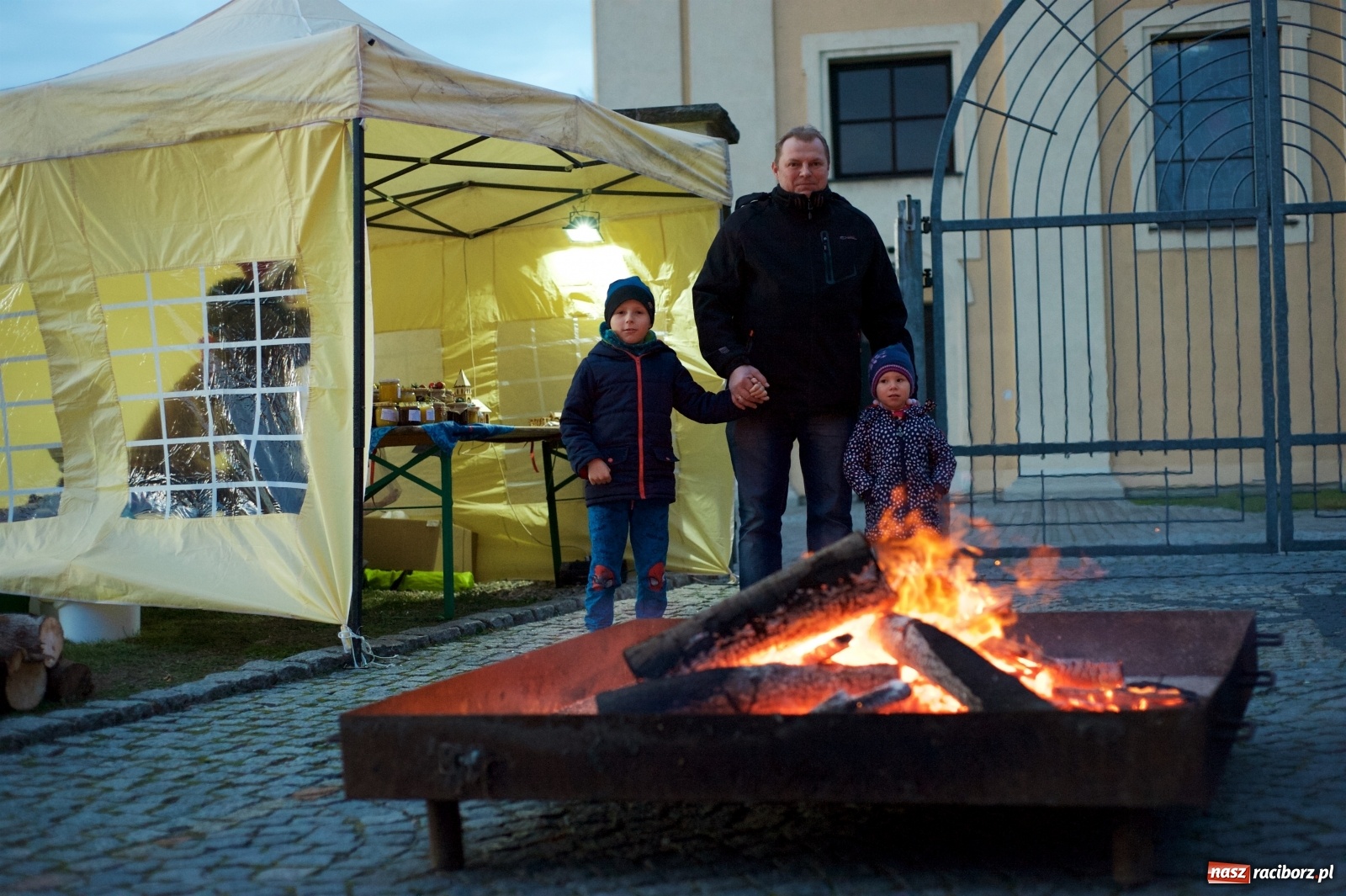 Zdjęcie w galerii na portalu naszraciborz.pl: Rodzinnie i świątecznie na kiermaszu w Tworkowie  wiadomości z regionu