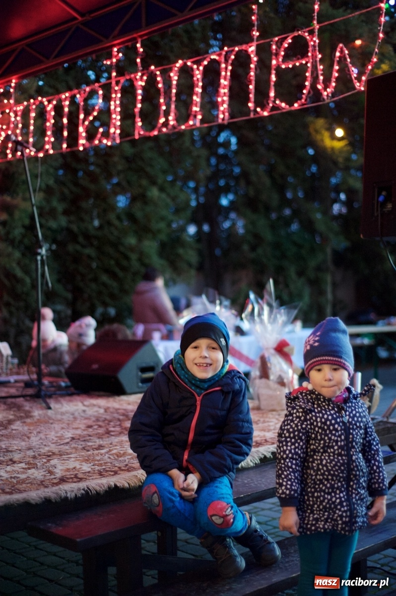 Zdjęcie w galerii na portalu naszraciborz.pl: Rodzinnie i świątecznie na kiermaszu w Tworkowie  wiadomości z regionu