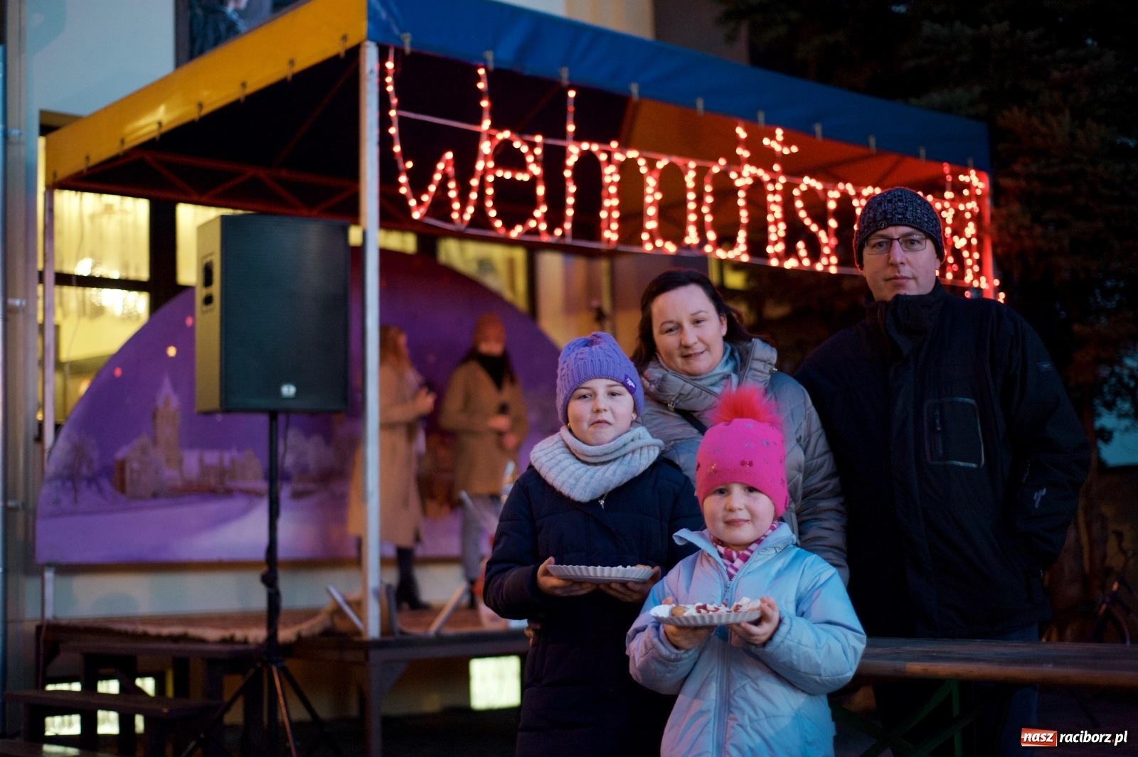 Zdjęcie w galerii na portalu naszraciborz.pl: Rodzinnie i świątecznie na kiermaszu w Tworkowie  wiadomości z regionu