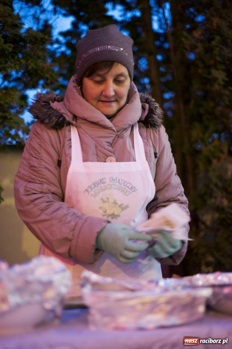 Zdjęcie w galerii na portalu naszraciborz.pl: Rodzinnie i świątecznie na kiermaszu w Tworkowie  wiadomości z regionu