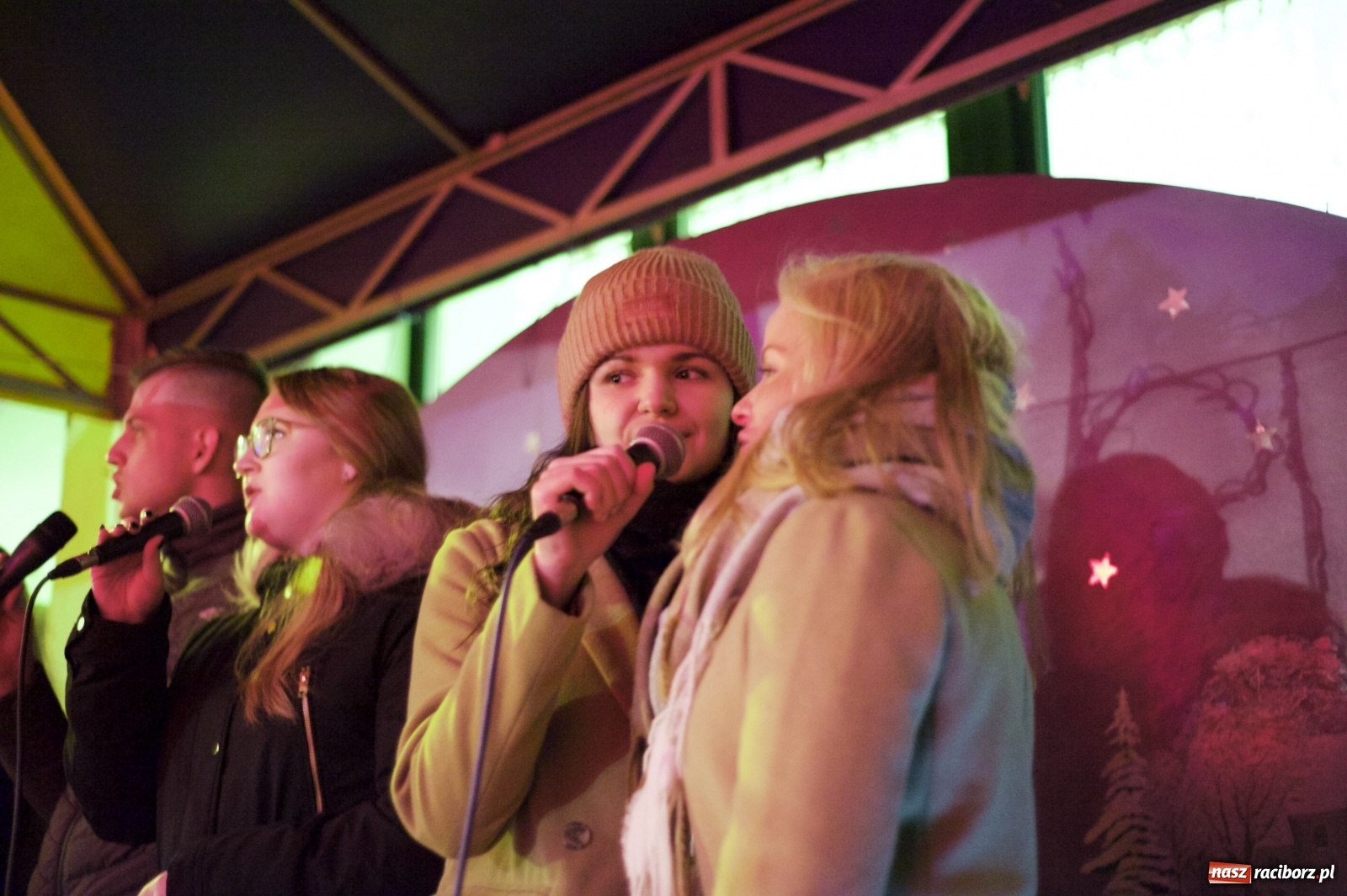 Zdjęcie w galerii na portalu naszraciborz.pl: Rodzinnie i świątecznie na kiermaszu w Tworkowie  wiadomości z regionu