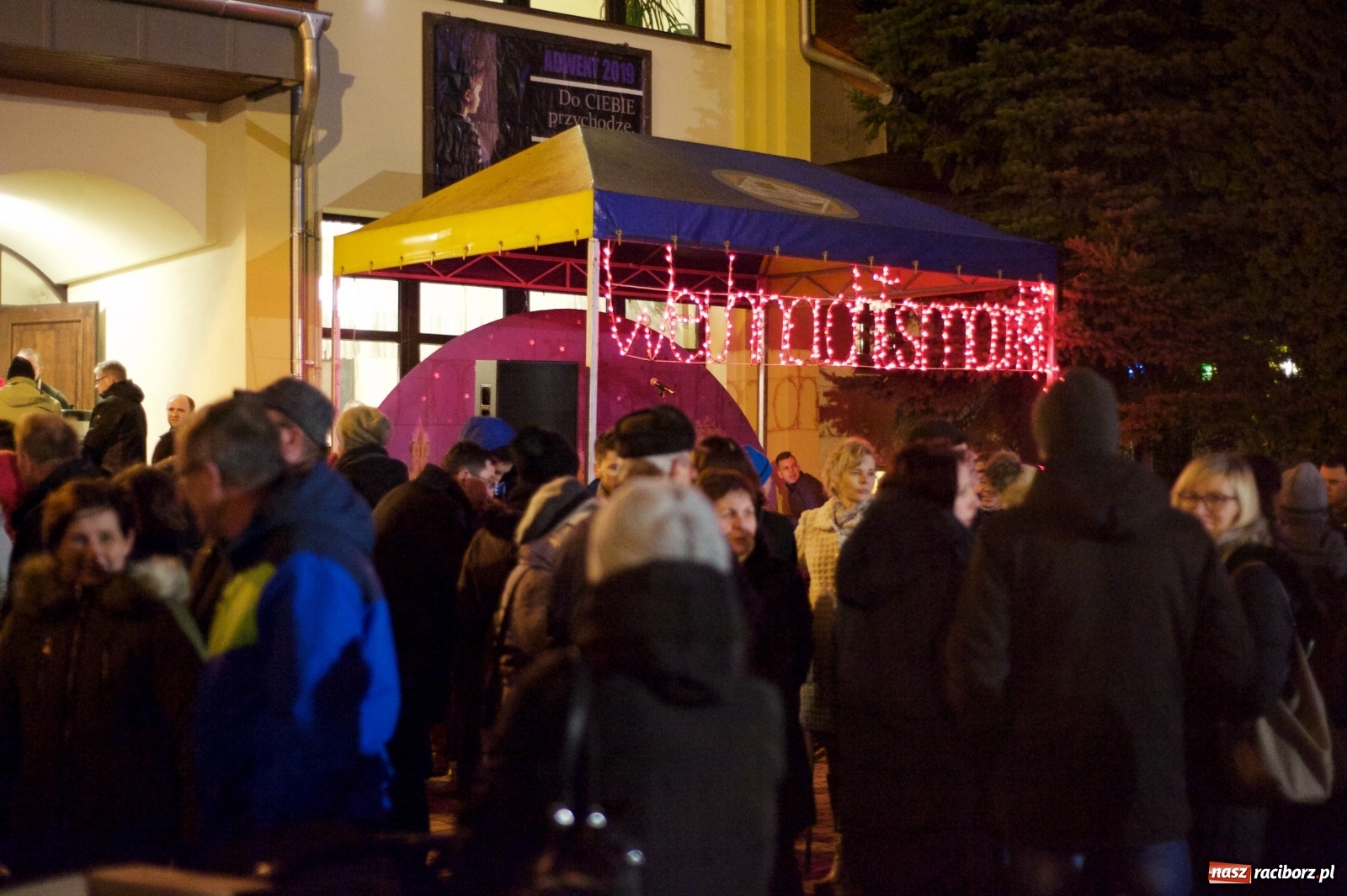 Zdjęcie w galerii na portalu naszraciborz.pl: Rodzinnie i świątecznie na kiermaszu w Tworkowie  wiadomości z regionu