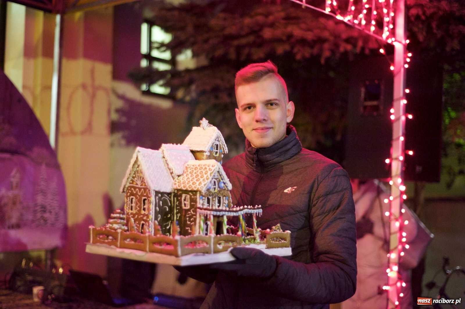 Zdjęcie w galerii na portalu naszraciborz.pl: Rodzinnie i świątecznie na kiermaszu w Tworkowie  wiadomości z regionu