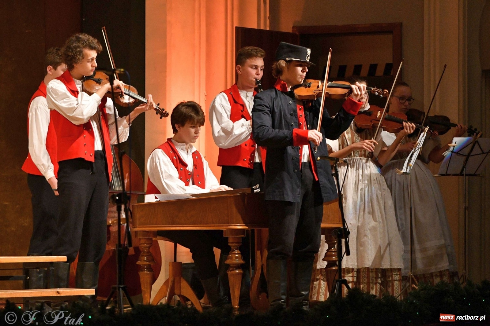 Zdjęcie w galerii na portalu naszraciborz.pl: Koncert świąteczny raciborskiej Strzechy i gości [FOTO]  wiadomości z regionu