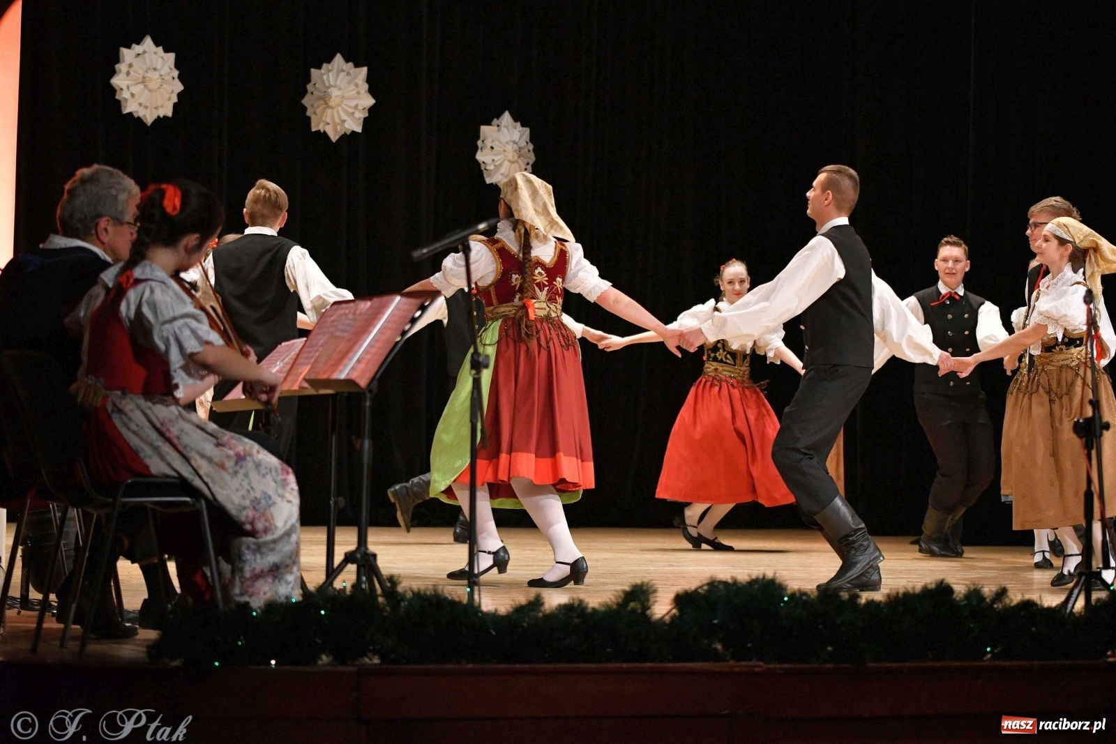 Zdjęcie w galerii na portalu naszraciborz.pl: Koncert świąteczny raciborskiej Strzechy i gości [FOTO]  wiadomości z regionu