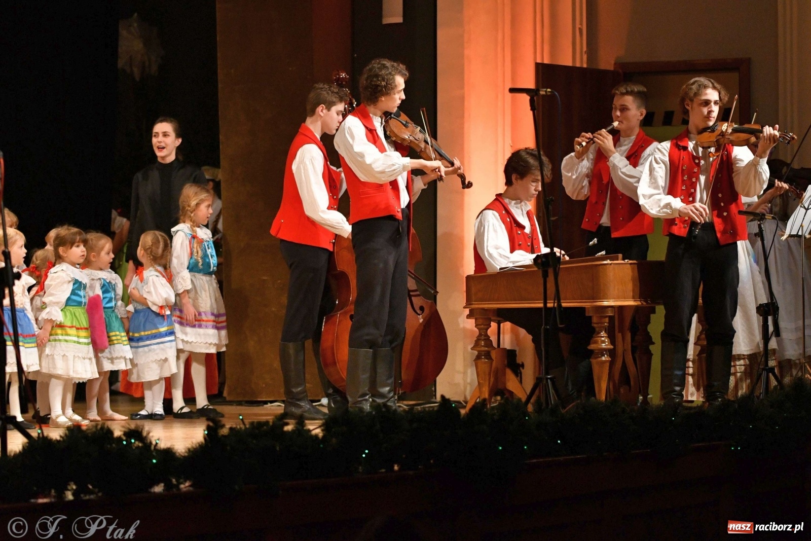Zdjęcie w galerii na portalu naszraciborz.pl: Koncert świąteczny raciborskiej Strzechy i gości [FOTO]  wiadomości z regionu