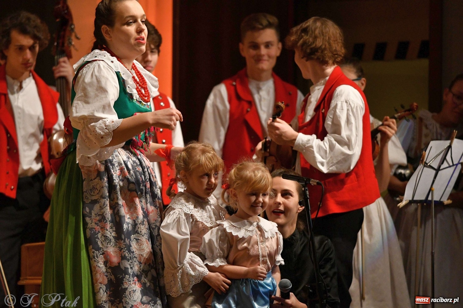 Zdjęcie w galerii na portalu naszraciborz.pl: Koncert świąteczny raciborskiej Strzechy i gości [FOTO]  wiadomości z regionu