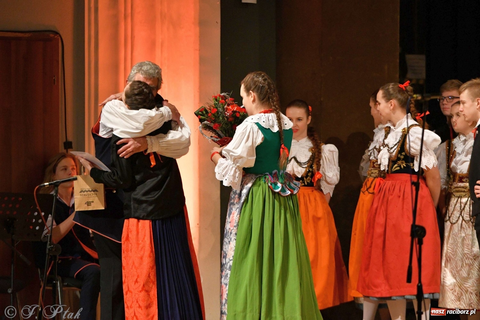 Zdjęcie w galerii na portalu naszraciborz.pl: Koncert świąteczny raciborskiej Strzechy i gości [FOTO]  wiadomości z regionu