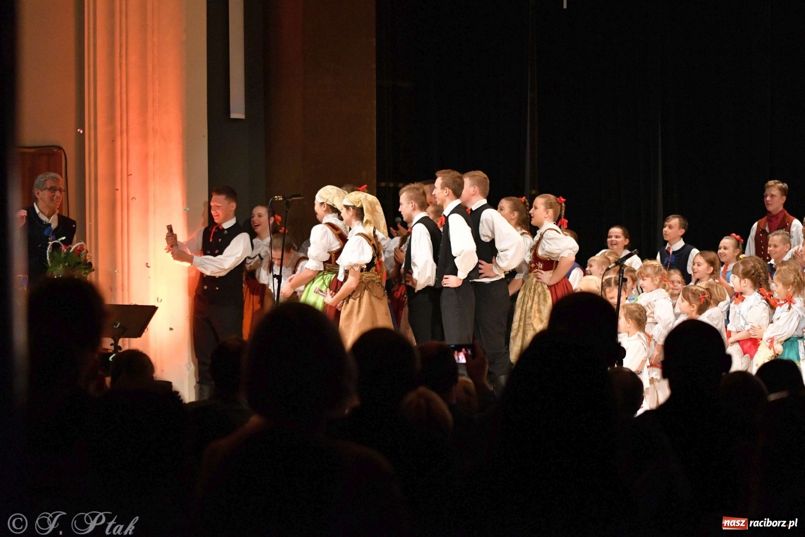 Zdjęcie w galerii na portalu naszraciborz.pl: Koncert świąteczny raciborskiej Strzechy i gości [FOTO]  wiadomości z regionu