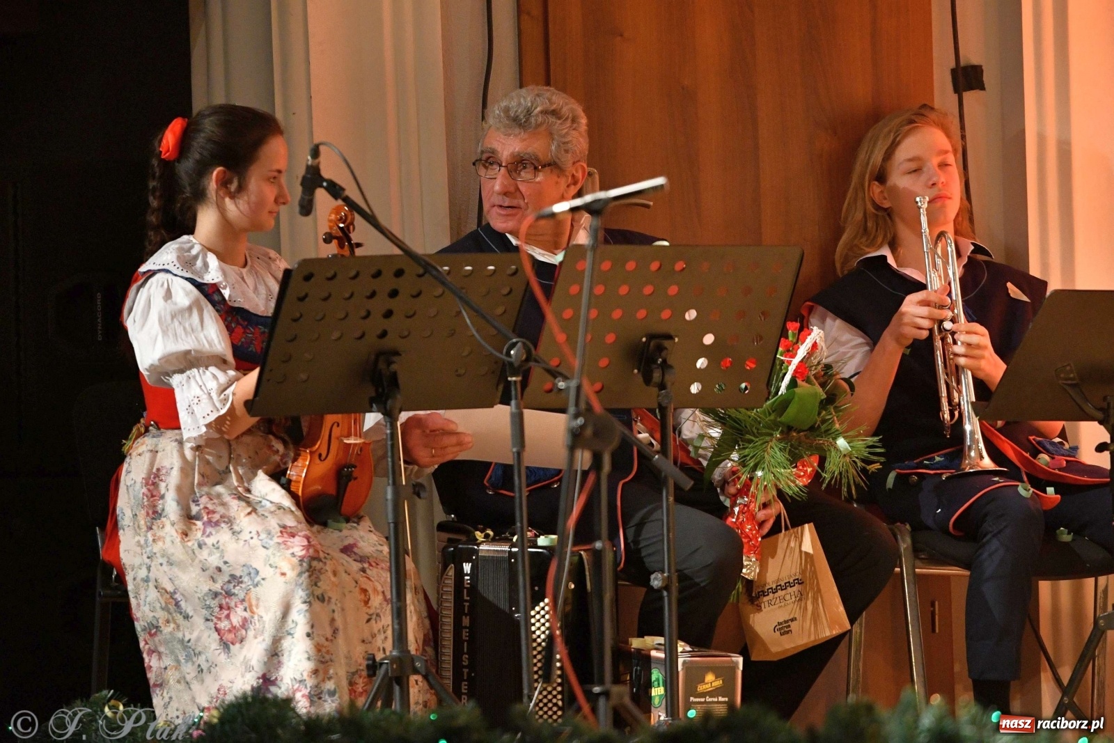 Zdjęcie w galerii na portalu naszraciborz.pl: Koncert świąteczny raciborskiej Strzechy i gości [FOTO]  wiadomości z regionu