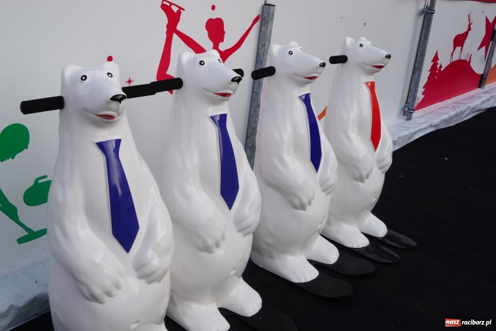 Zdjęcie w galerii na portalu naszraciborz.pl: Lodowisko na Rynku już czynne!  wiadomości z regionu