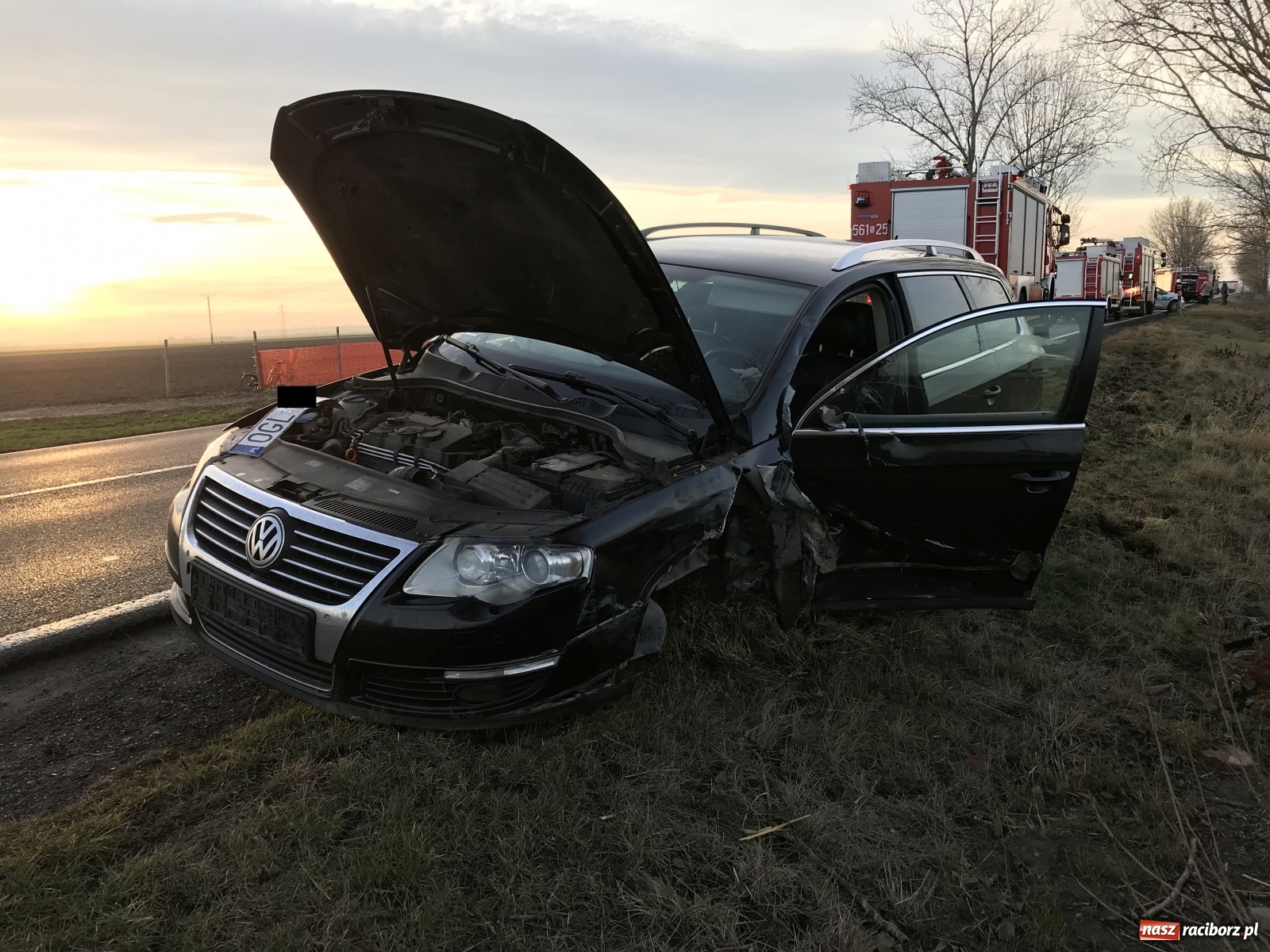 Zdjęcie w galerii na portalu naszraciborz.pl: Wypadek w Pietrowicach Wielkich. Przyczyna nieznana [FOTO] wiadomości z regionu
