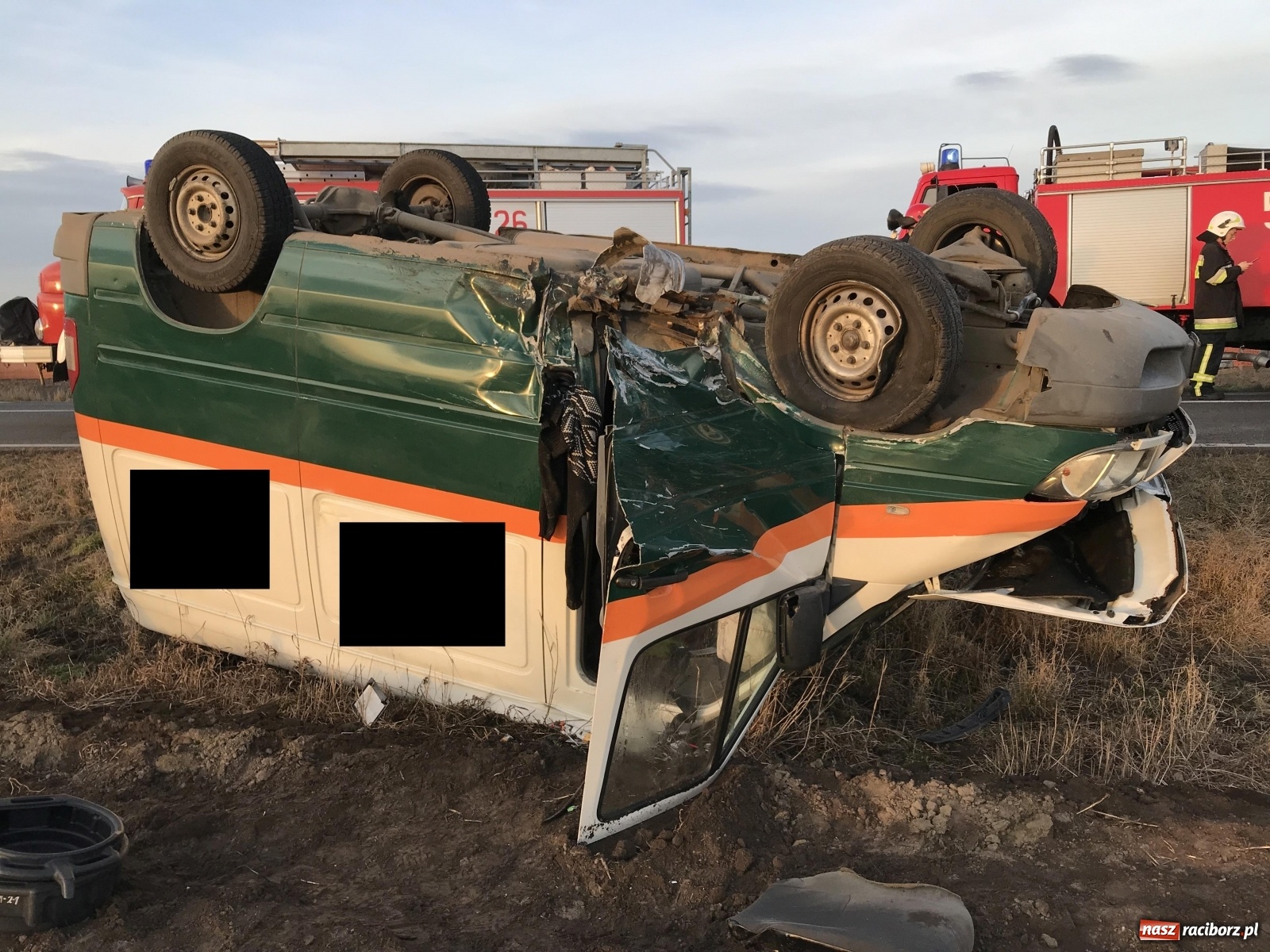 Zdjęcie w galerii na portalu naszraciborz.pl: Wypadek w Pietrowicach Wielkich. Przyczyna nieznana [FOTO] wiadomości z regionu