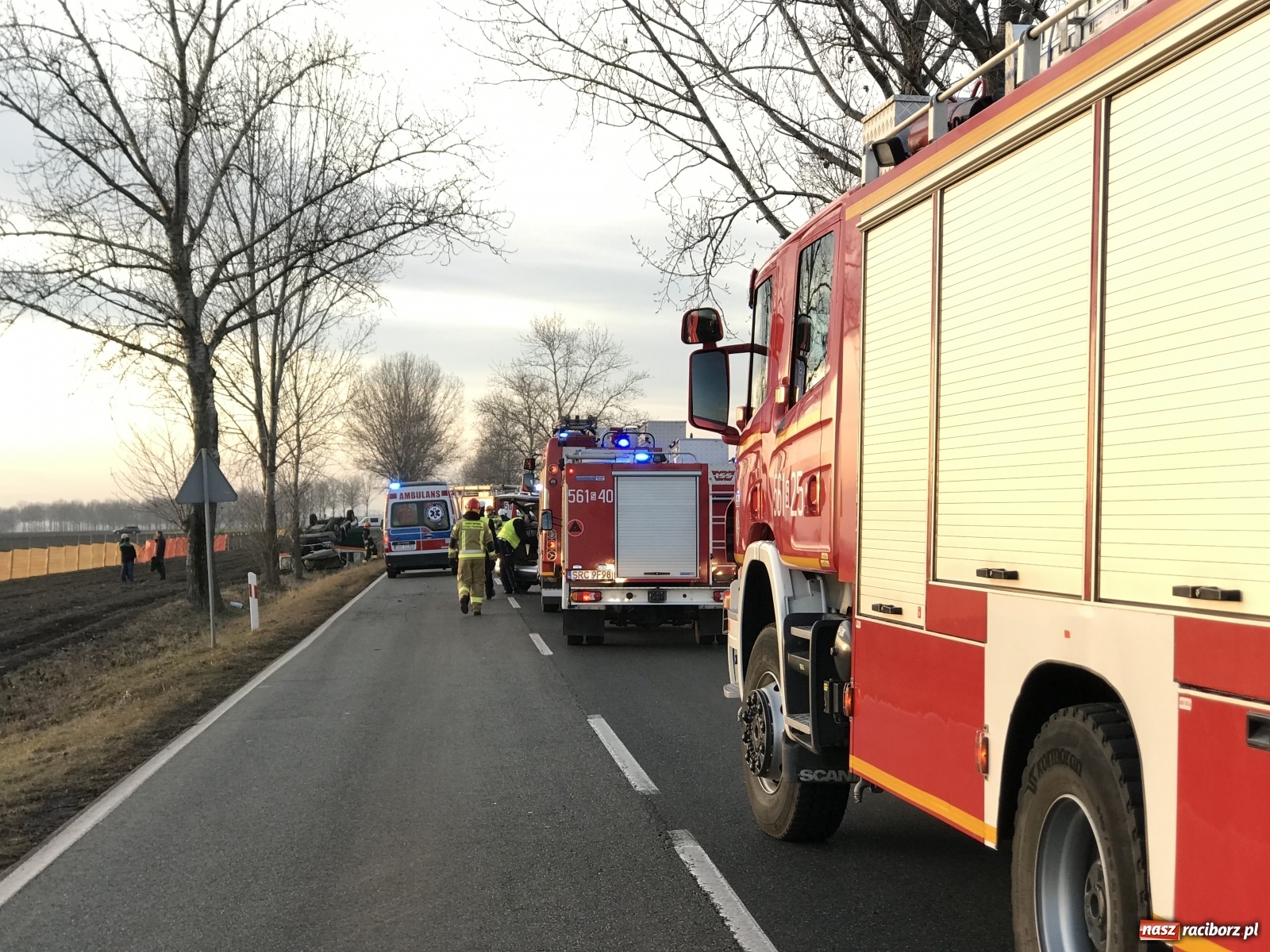 Zdjęcie w galerii na portalu naszraciborz.pl: Wypadek w Pietrowicach Wielkich. Przyczyna nieznana [FOTO] wiadomości z regionu