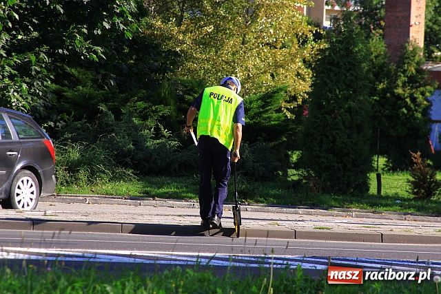Zdjęcie w galerii na portalu naszraciborz.pl: Potrącenie kobiety na Bosackiej wiadomości z regionu