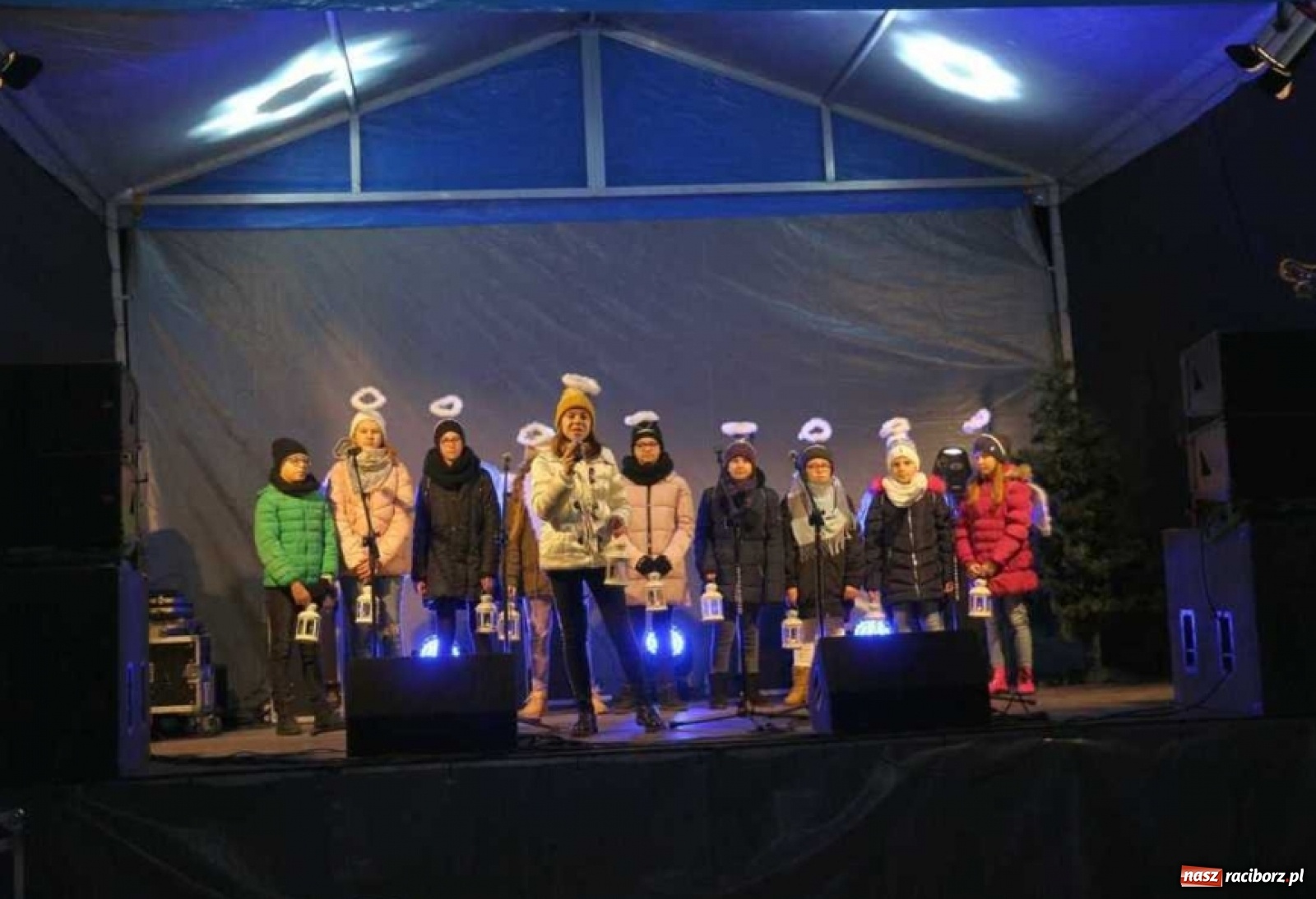 Zdjęcie w galerii na portalu naszraciborz.pl: Magia świąt na kiermaszu w Kornowacu [FOTO] wiadomości z regionu