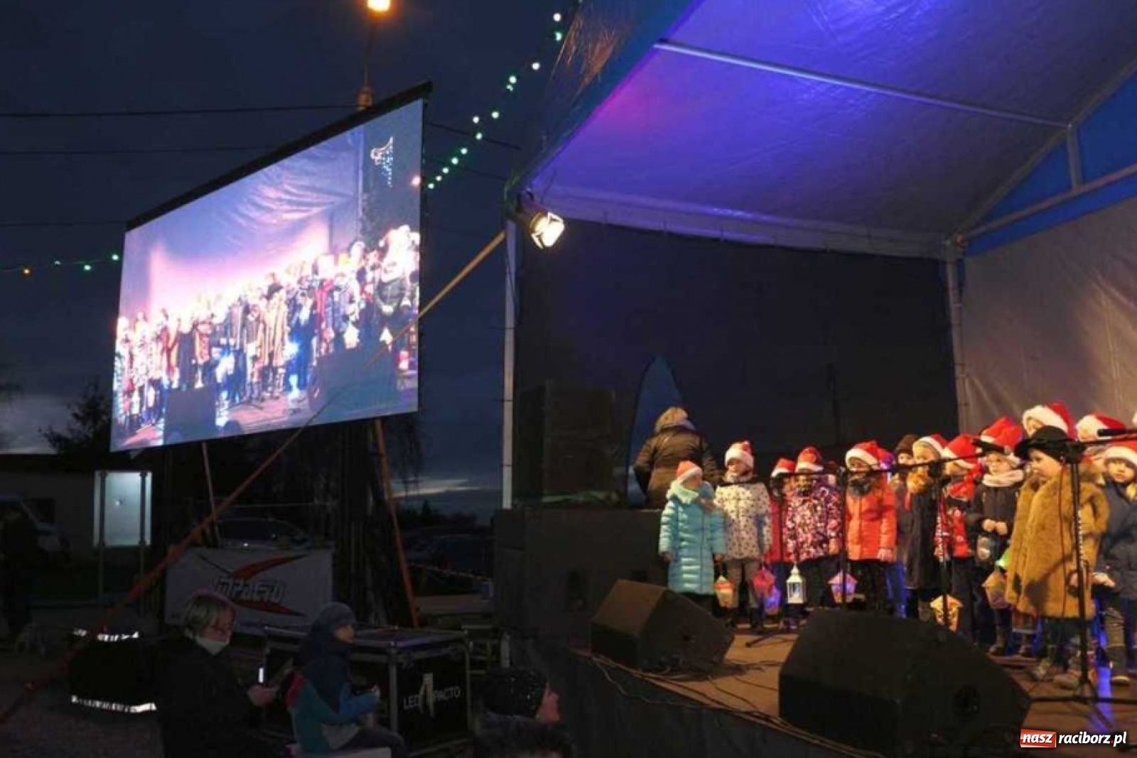 Zdjęcie w galerii na portalu naszraciborz.pl: Magia świąt na kiermaszu w Kornowacu [FOTO] wiadomości z regionu
