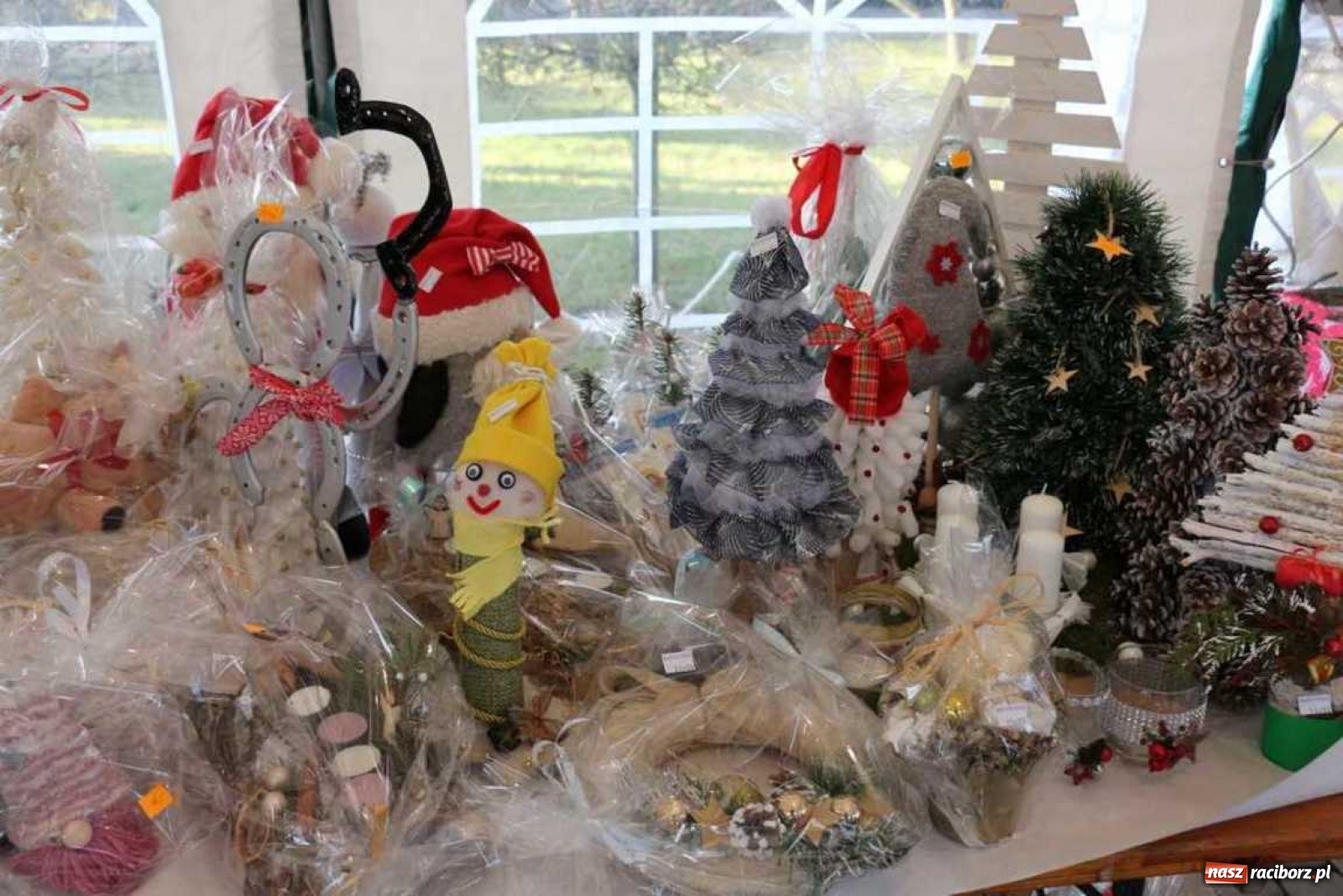 Zdjęcie w galerii na portalu naszraciborz.pl: Magia świąt na kiermaszu w Kornowacu [FOTO] wiadomości z regionu