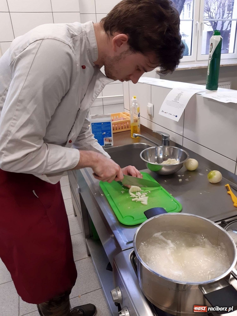 Zdjęcie w galerii na portalu naszraciborz.pl: Warsztaty wegańskie w raciborskim Gastronomiku wiadomości z regionu