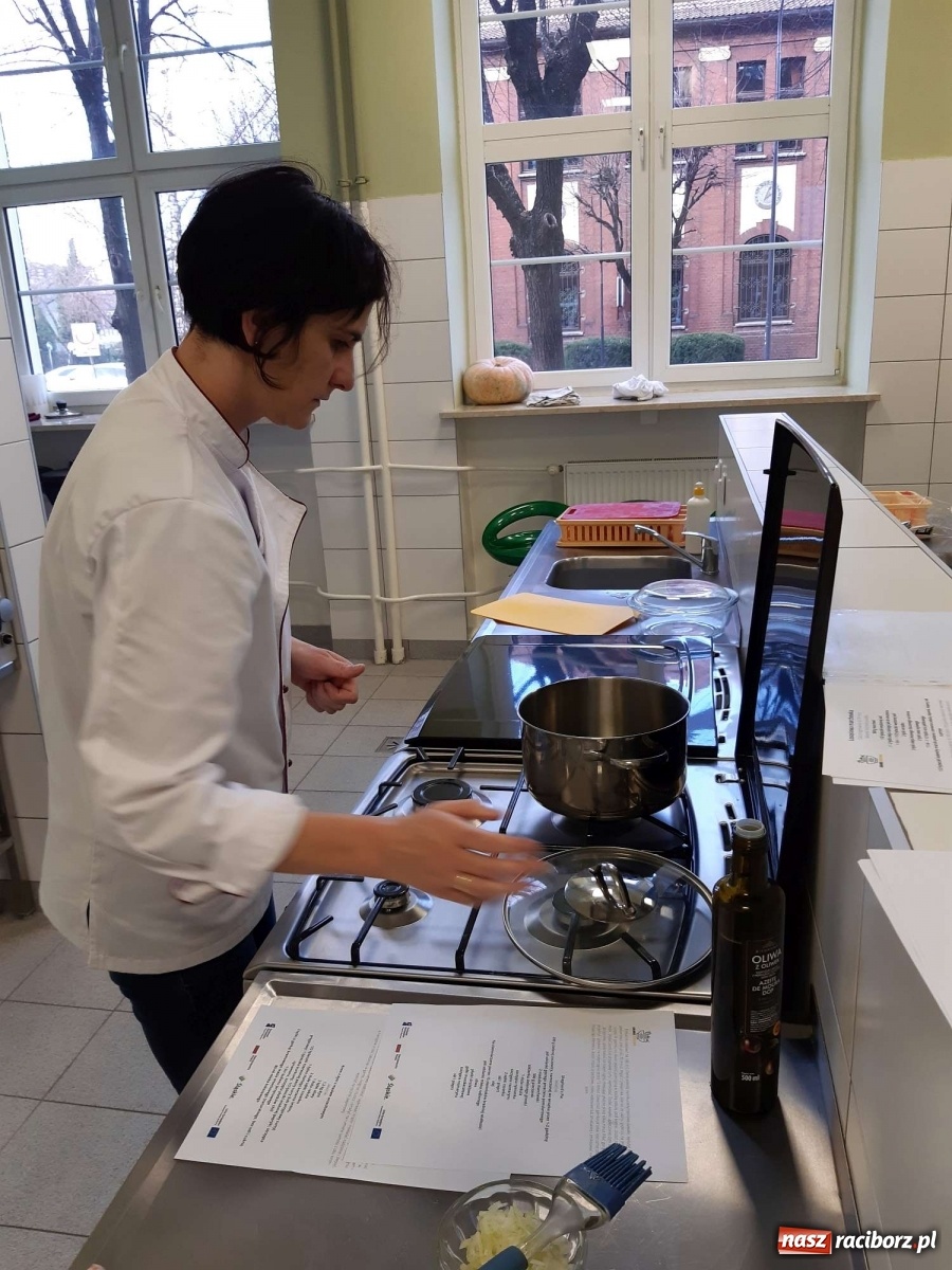 Zdjęcie w galerii na portalu naszraciborz.pl: Warsztaty wegańskie w raciborskim Gastronomiku wiadomości z regionu