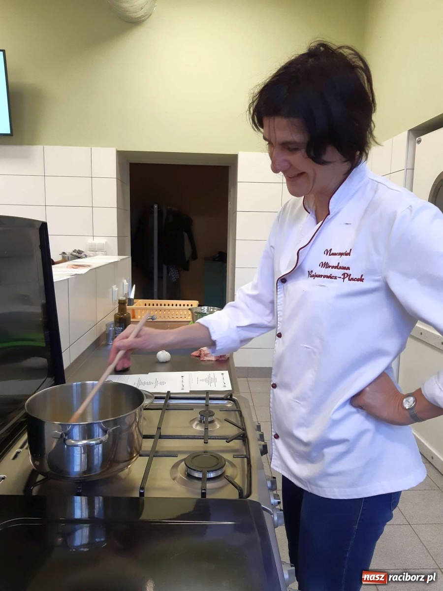 Zdjęcie w galerii na portalu naszraciborz.pl: Warsztaty wegańskie w raciborskim Gastronomiku wiadomości z regionu