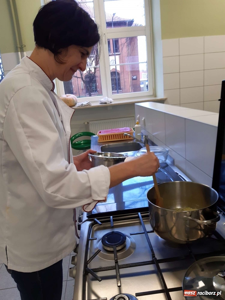 Zdjęcie w galerii na portalu naszraciborz.pl: Warsztaty wegańskie w raciborskim Gastronomiku wiadomości z regionu