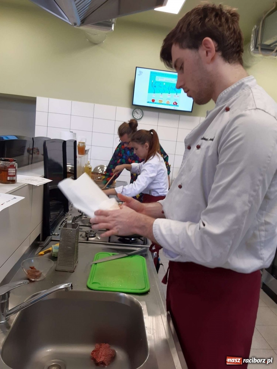 Zdjęcie w galerii na portalu naszraciborz.pl: Warsztaty wegańskie w raciborskim Gastronomiku wiadomości z regionu