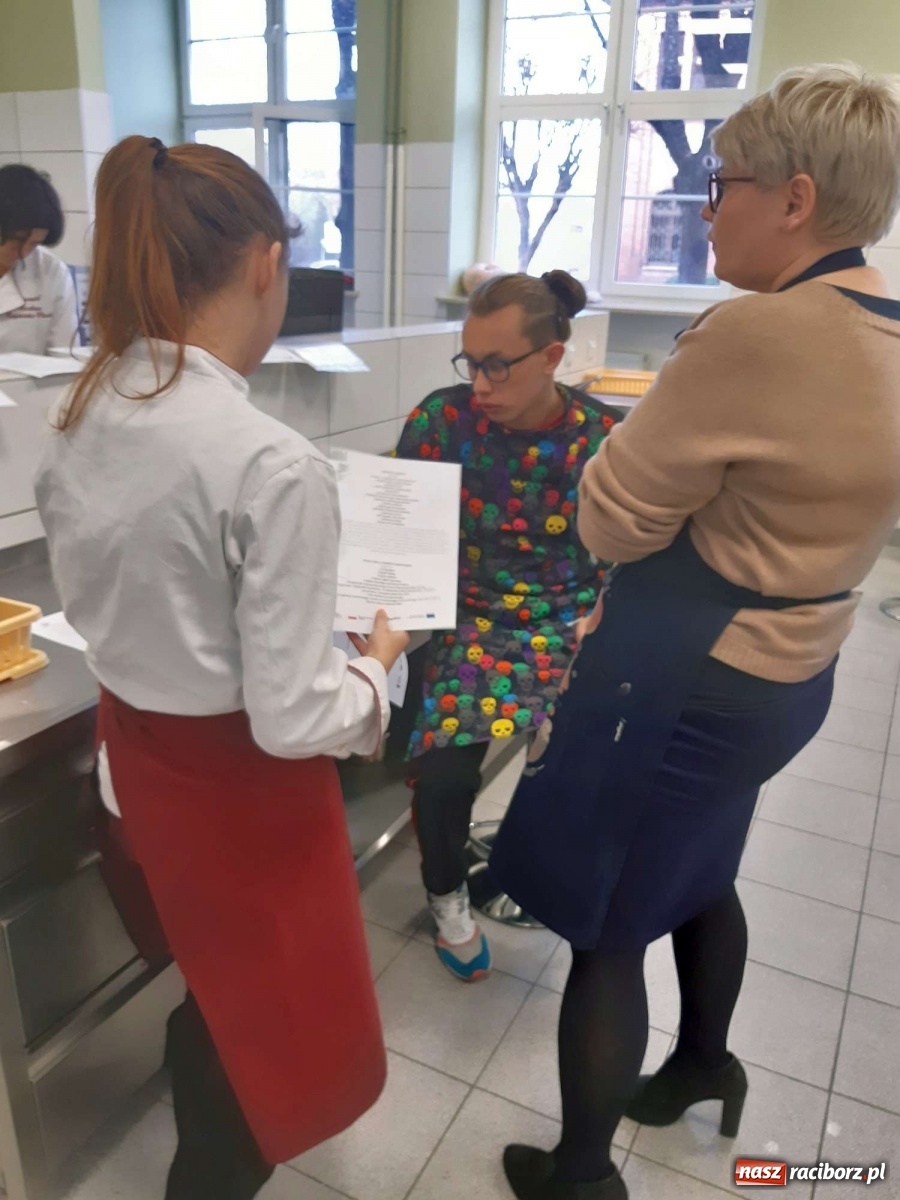 Zdjęcie w galerii na portalu naszraciborz.pl: Warsztaty wegańskie w raciborskim Gastronomiku wiadomości z regionu