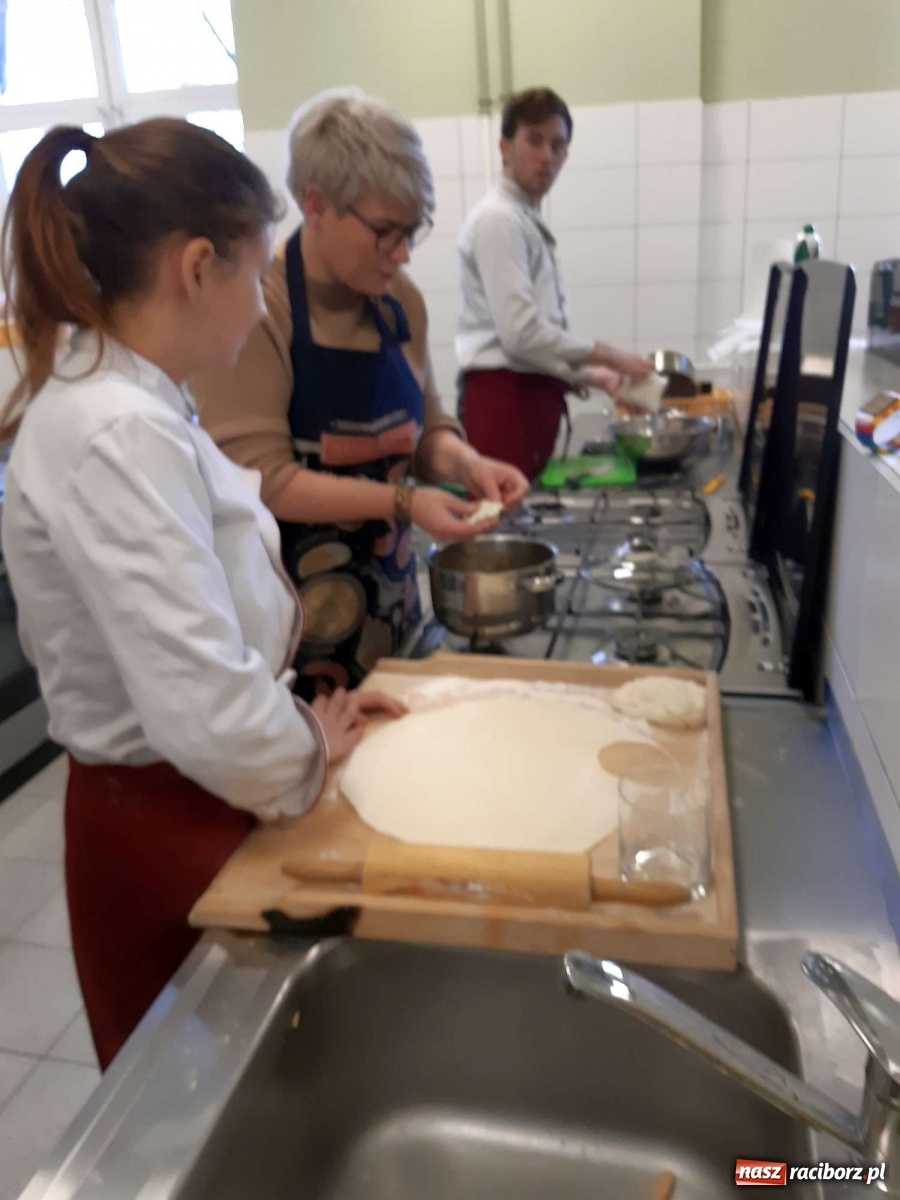 Zdjęcie w galerii na portalu naszraciborz.pl: Warsztaty wegańskie w raciborskim Gastronomiku wiadomości z regionu