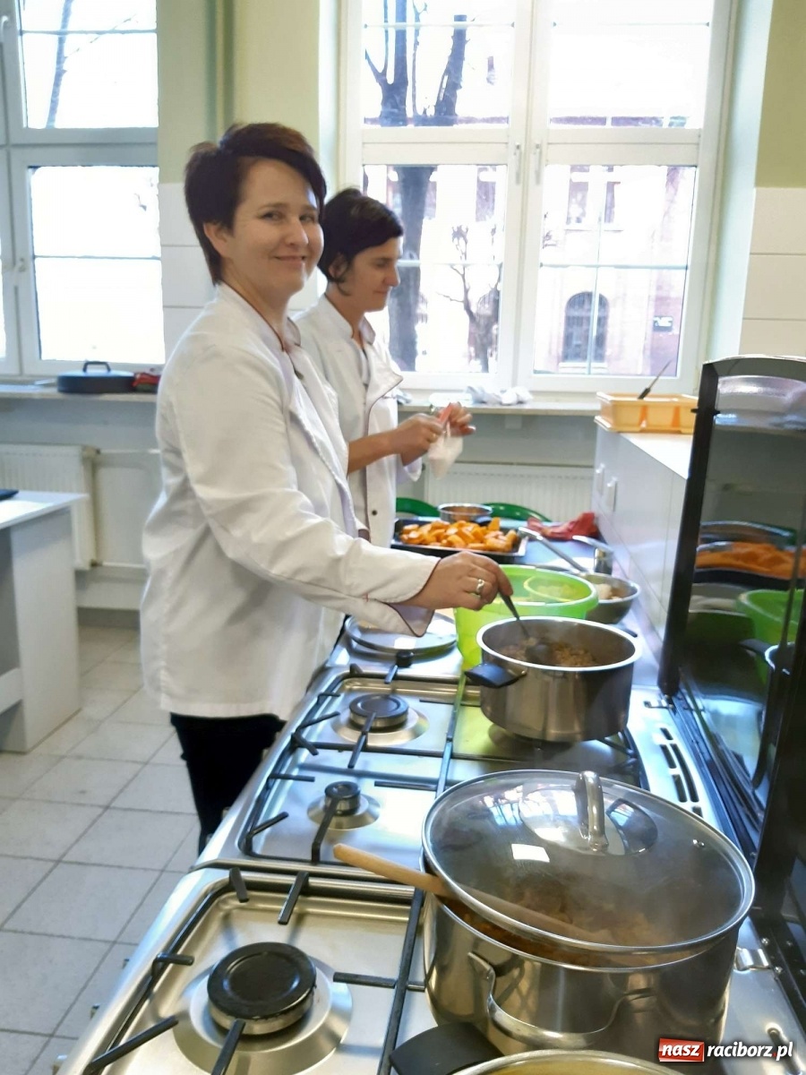 Zdjęcie w galerii na portalu naszraciborz.pl: Warsztaty wegańskie w raciborskim Gastronomiku wiadomości z regionu
