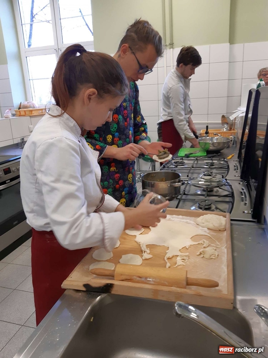 Zdjęcie w galerii na portalu naszraciborz.pl: Warsztaty wegańskie w raciborskim Gastronomiku wiadomości z regionu