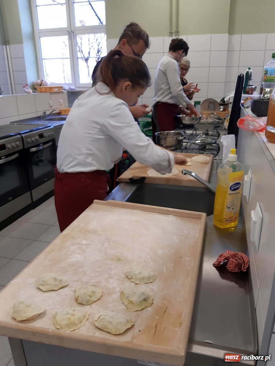 Zdjęcie w galerii na portalu naszraciborz.pl: Warsztaty wegańskie w raciborskim Gastronomiku wiadomości z regionu