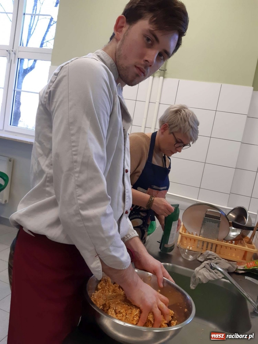 Zdjęcie w galerii na portalu naszraciborz.pl: Warsztaty wegańskie w raciborskim Gastronomiku wiadomości z regionu