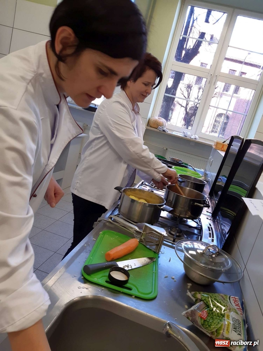 Zdjęcie w galerii na portalu naszraciborz.pl: Warsztaty wegańskie w raciborskim Gastronomiku wiadomości z regionu