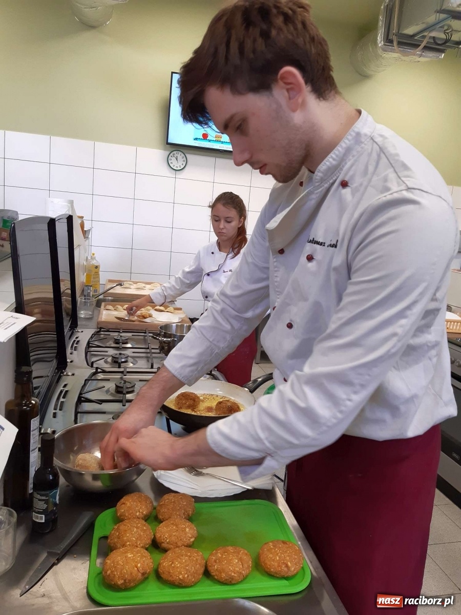 Zdjęcie w galerii na portalu naszraciborz.pl: Warsztaty wegańskie w raciborskim Gastronomiku wiadomości z regionu