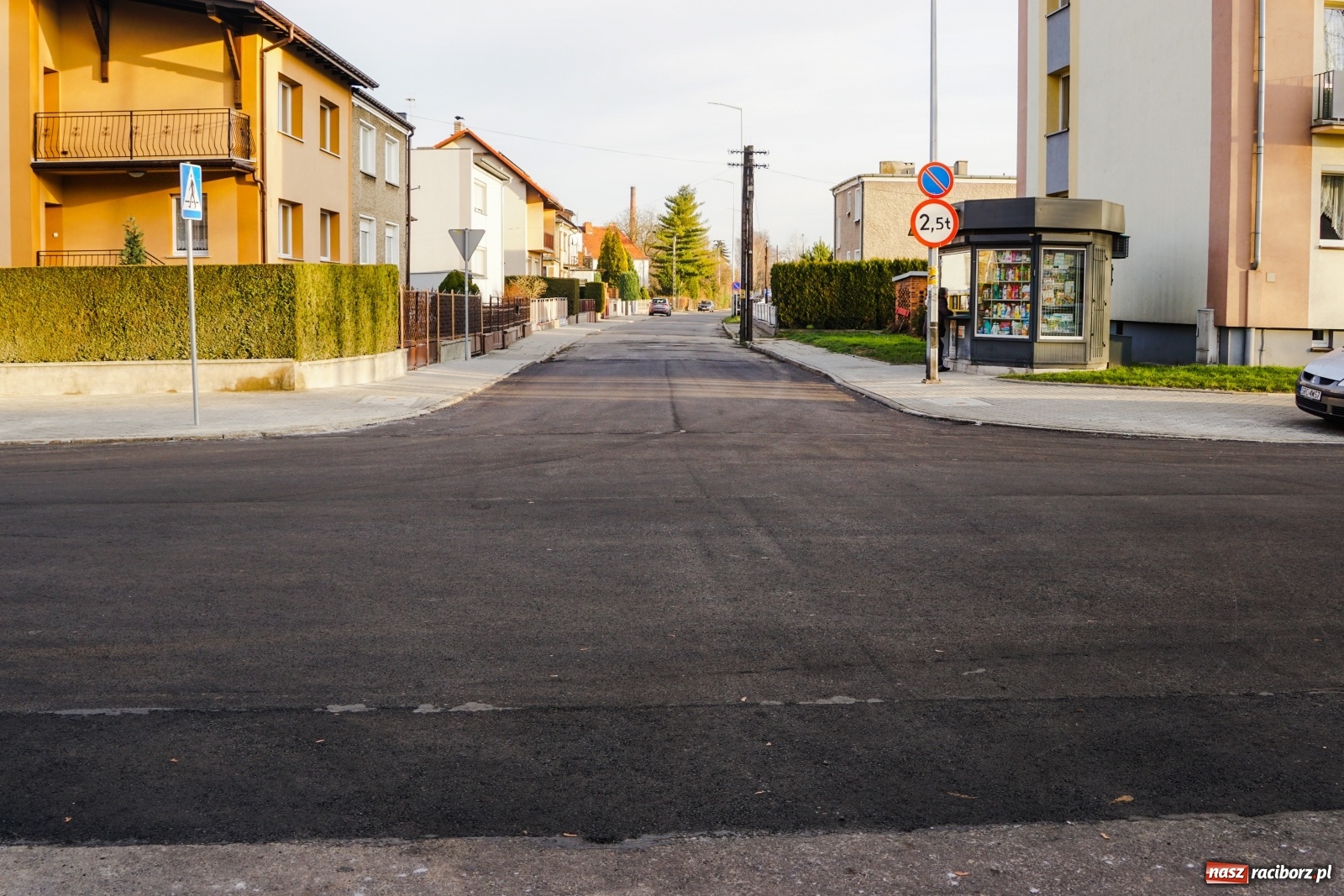 Zdjęcie w galerii na portalu naszraciborz.pl: Po dziurach na Prusa nie ma już śladu  wiadomości z regionu