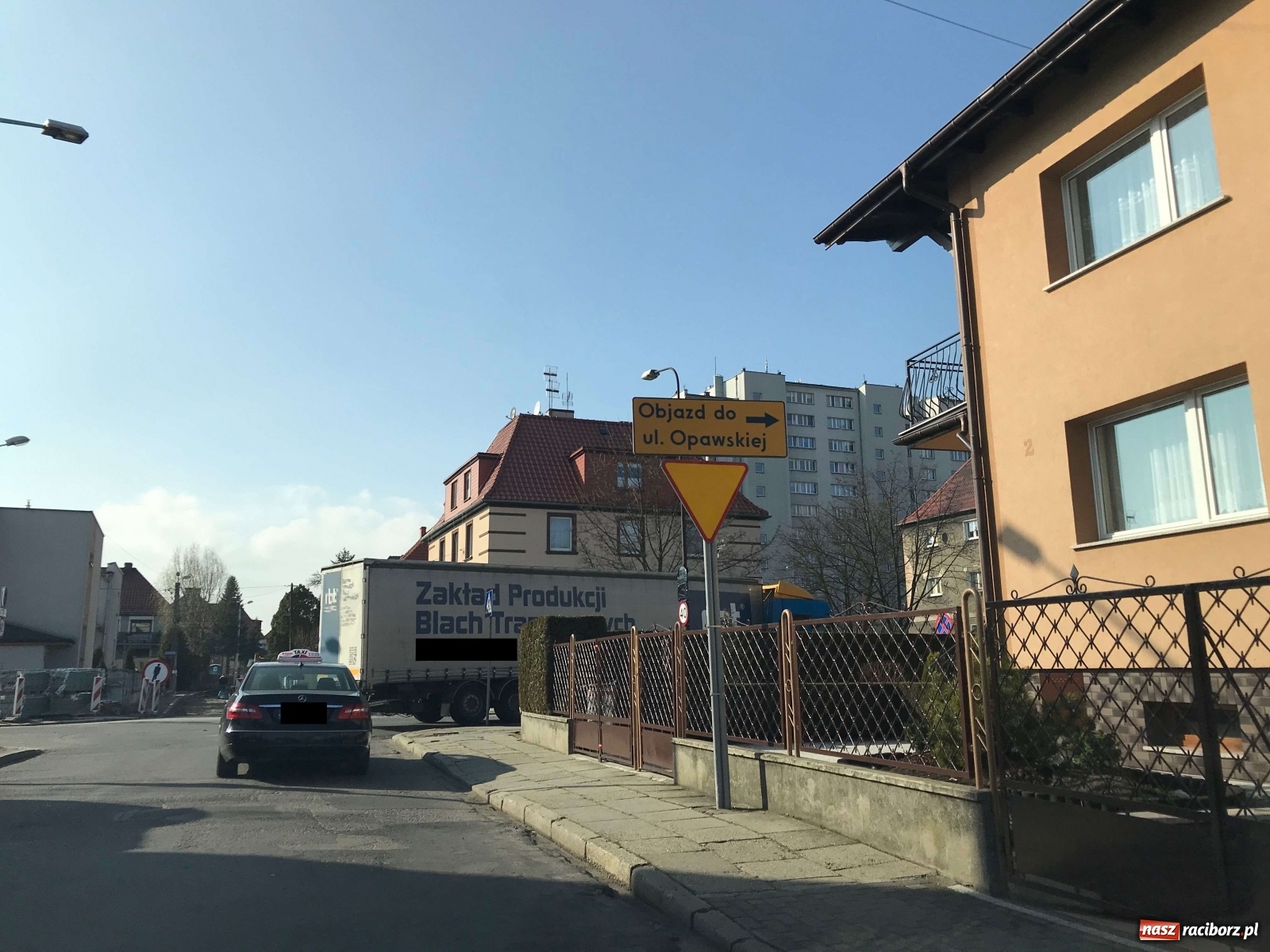 Zdjęcie w galerii na portalu naszraciborz.pl: Po dziurach na Prusa nie ma już śladu  wiadomości z regionu